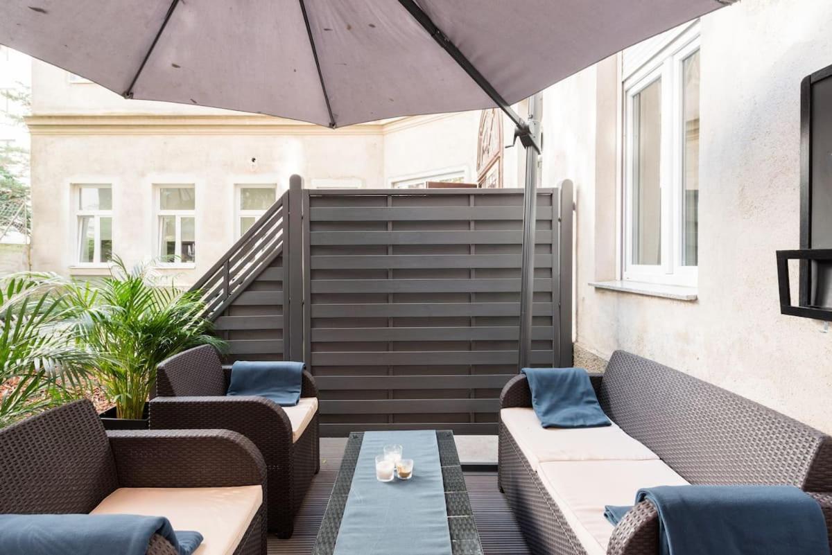 Luxurious And Spacious 5 Min Walk To City Center, 1-2 *