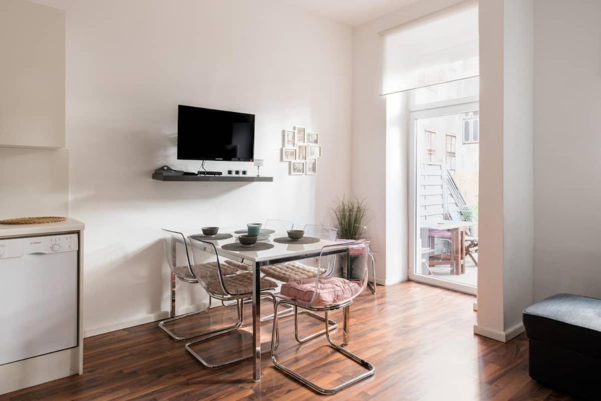 Luxurious And Spacious 5 Min Walk To City Center, 1-2 Apartment Vienna