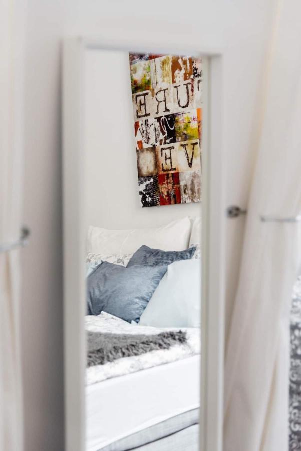 Apartment Luxurious And Spacious 5 Min Walk To City Center, 1-2 *