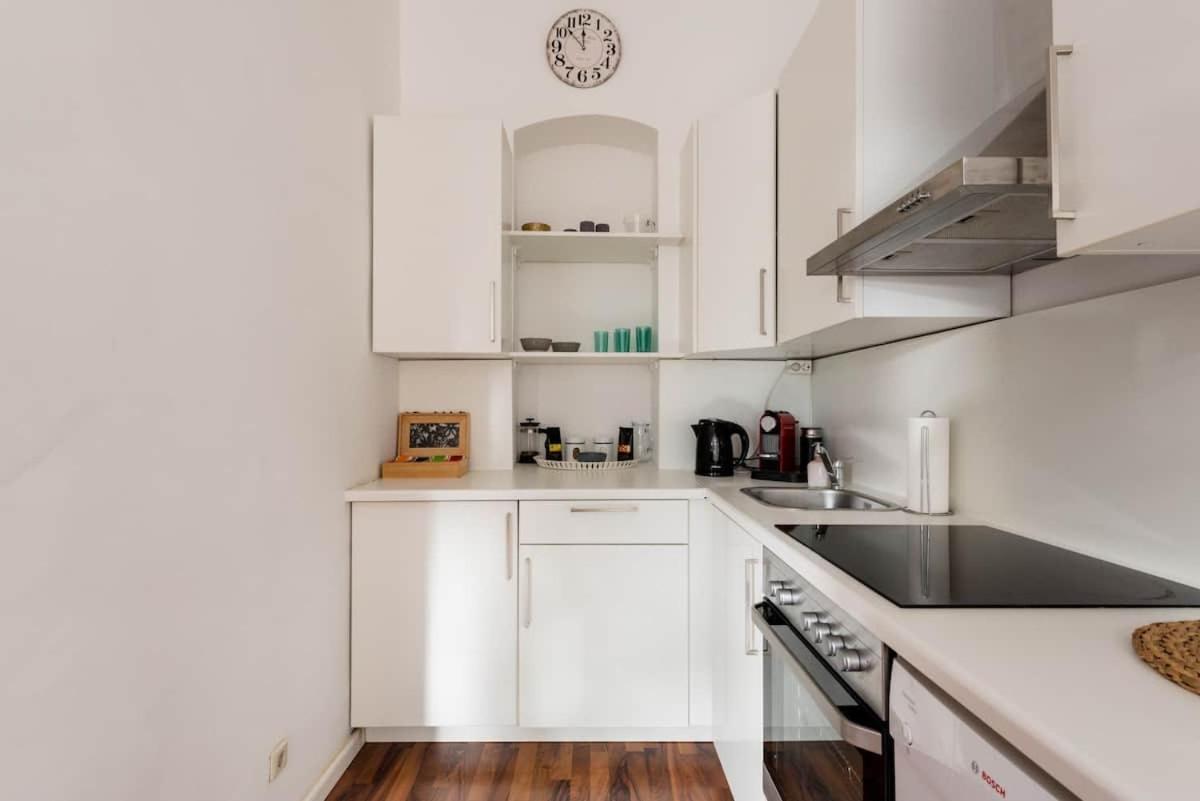 Luxurious And Spacious 5 Min Walk To City Center, 1-2 Apartment Vienna
