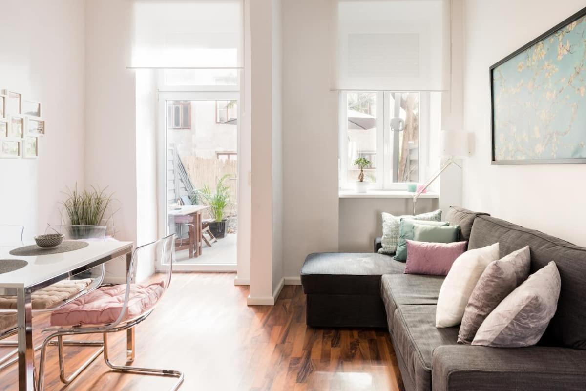 Luxurious And Spacious 5 Min Walk To City Center, 1-2 *