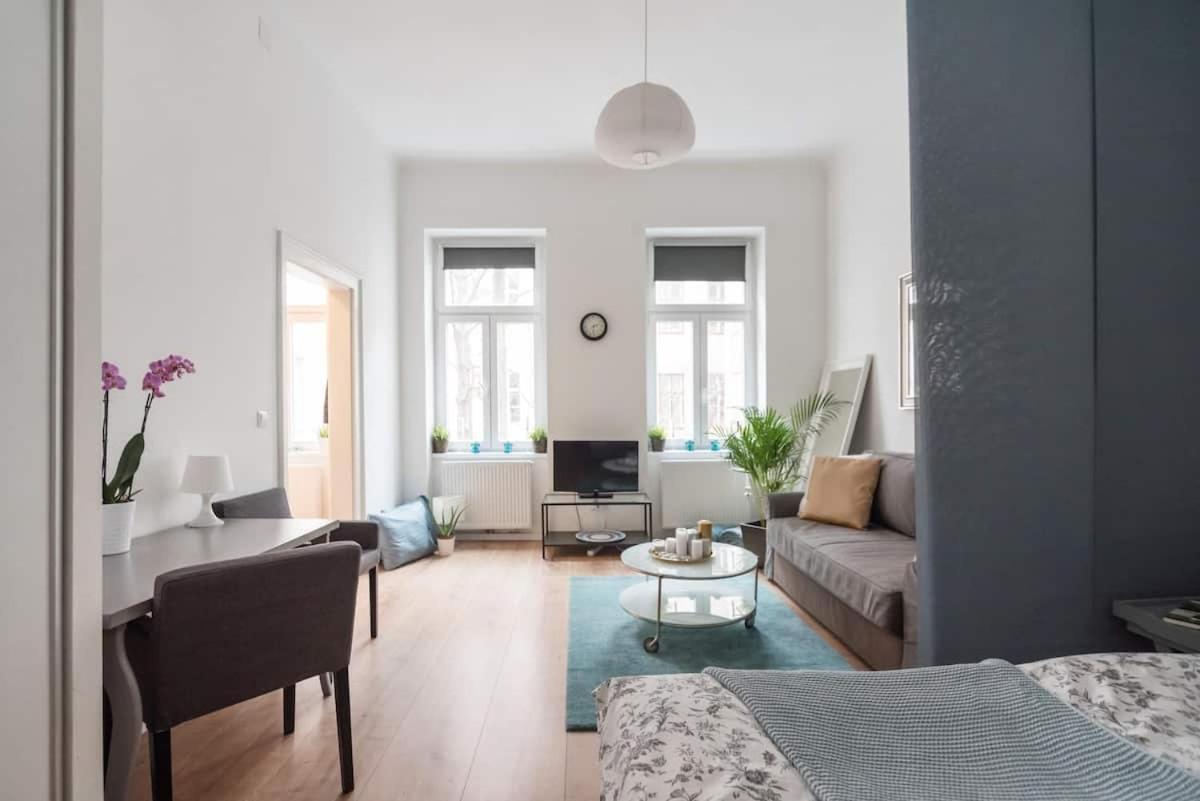 ⍟luxurious And Bright⍟ 5 Min Walk To City Center Apartment *