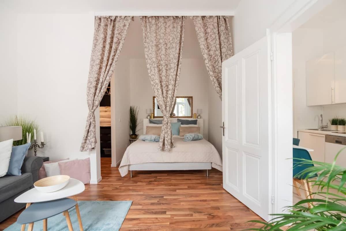 ⍟luxurious And Bright⍟ 5 Min Walk To City Center Apartment *