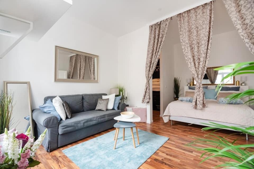 ⍟luxurious And Bright⍟ 5 Min Walk To City Center Apartment *