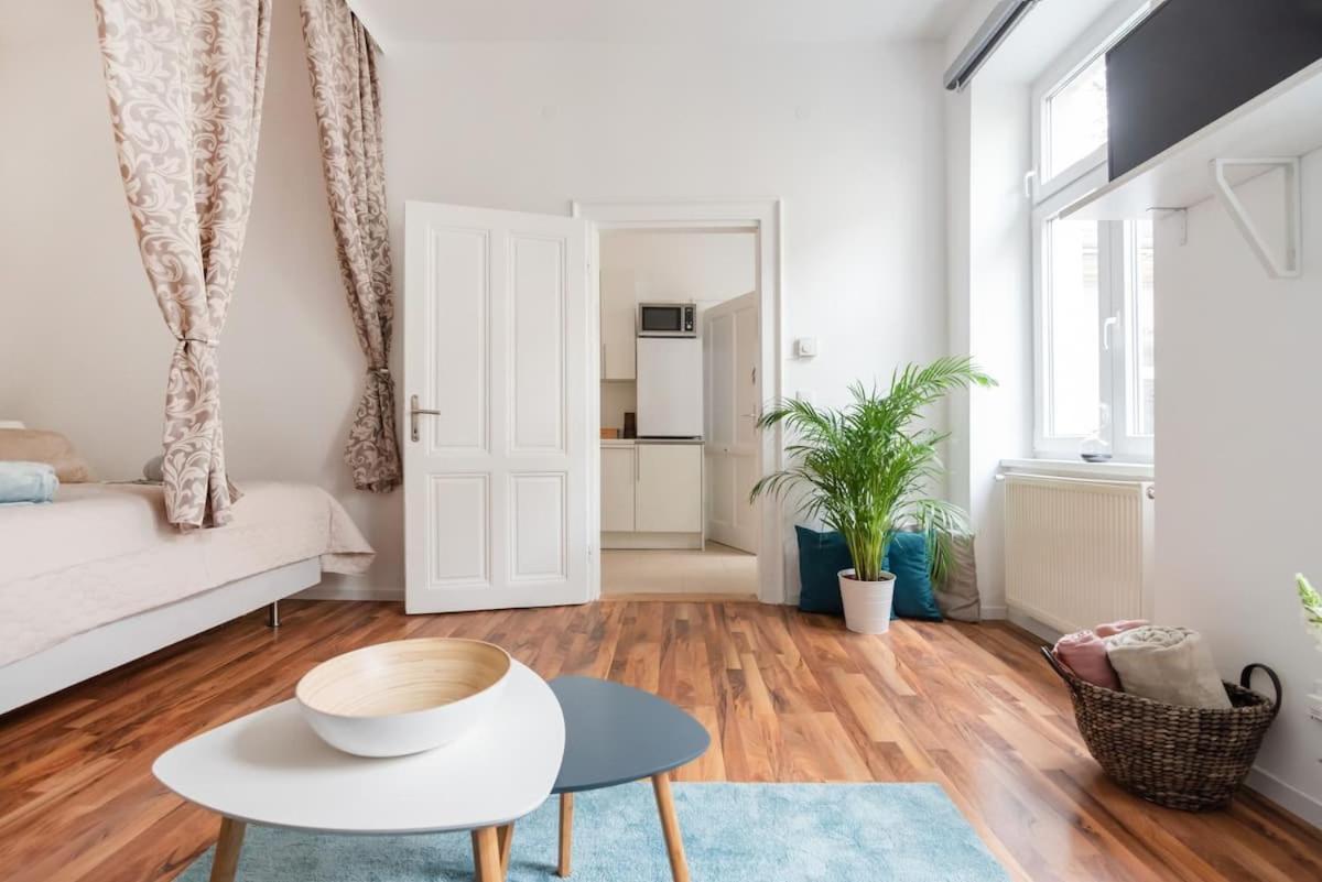 ⍟luxurious And Bright⍟ 5 Min Walk To City Center Apartment *