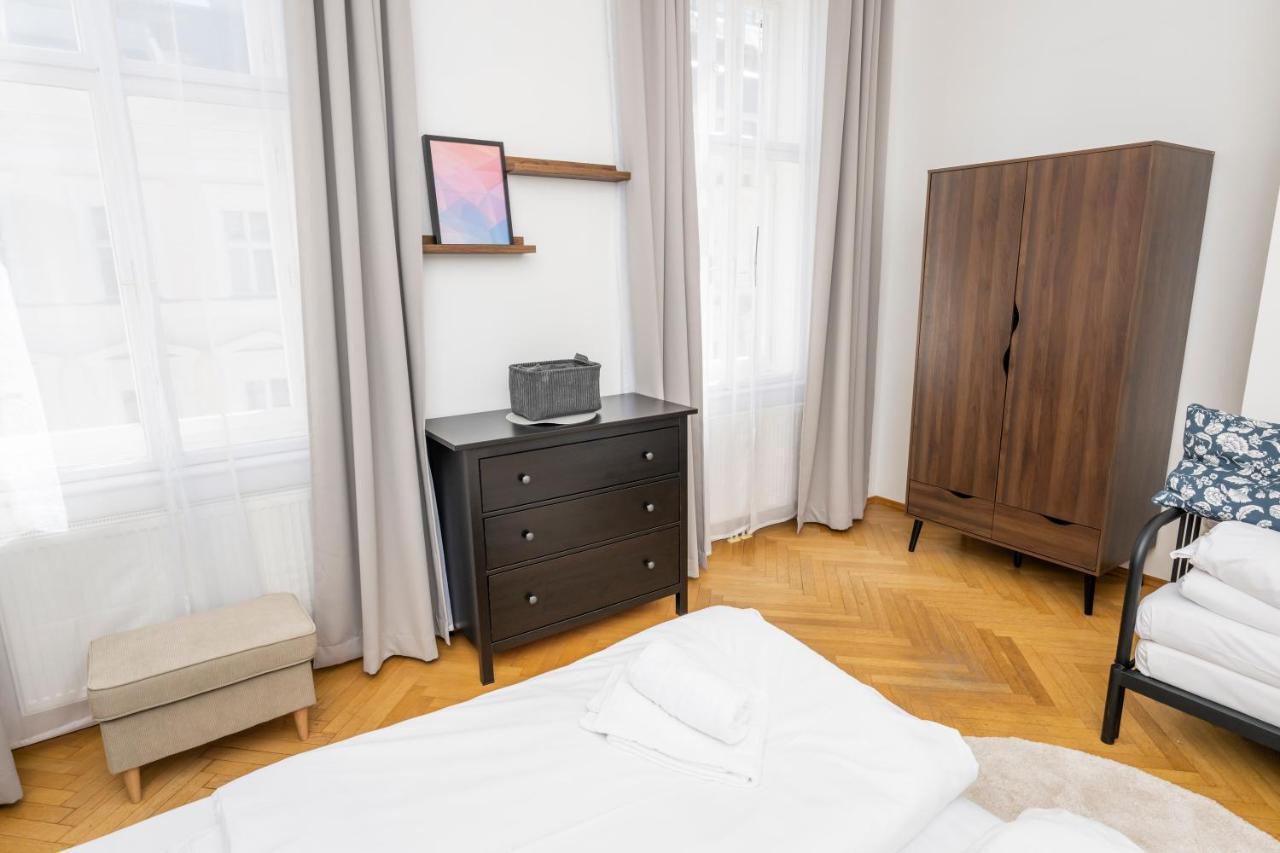 Rooftop Studio Borse By Ichbucheat * Vienna