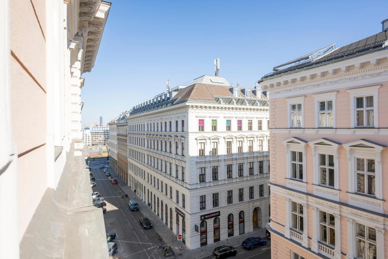 Rooftop Studio Borse By Ichbucheat * Vienna