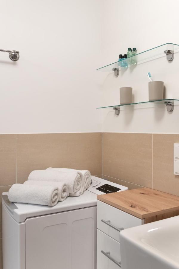 Quiet And Cozy Next To Mariahilfer Strasse And Naschmarkt With Ac, Minimum 30 Nights Apartment