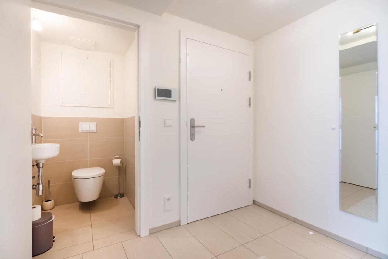 Quiet And Cozy Next To Mariahilfer Strasse And Naschmarkt With Ac, Minimum 30 Nights Apartment