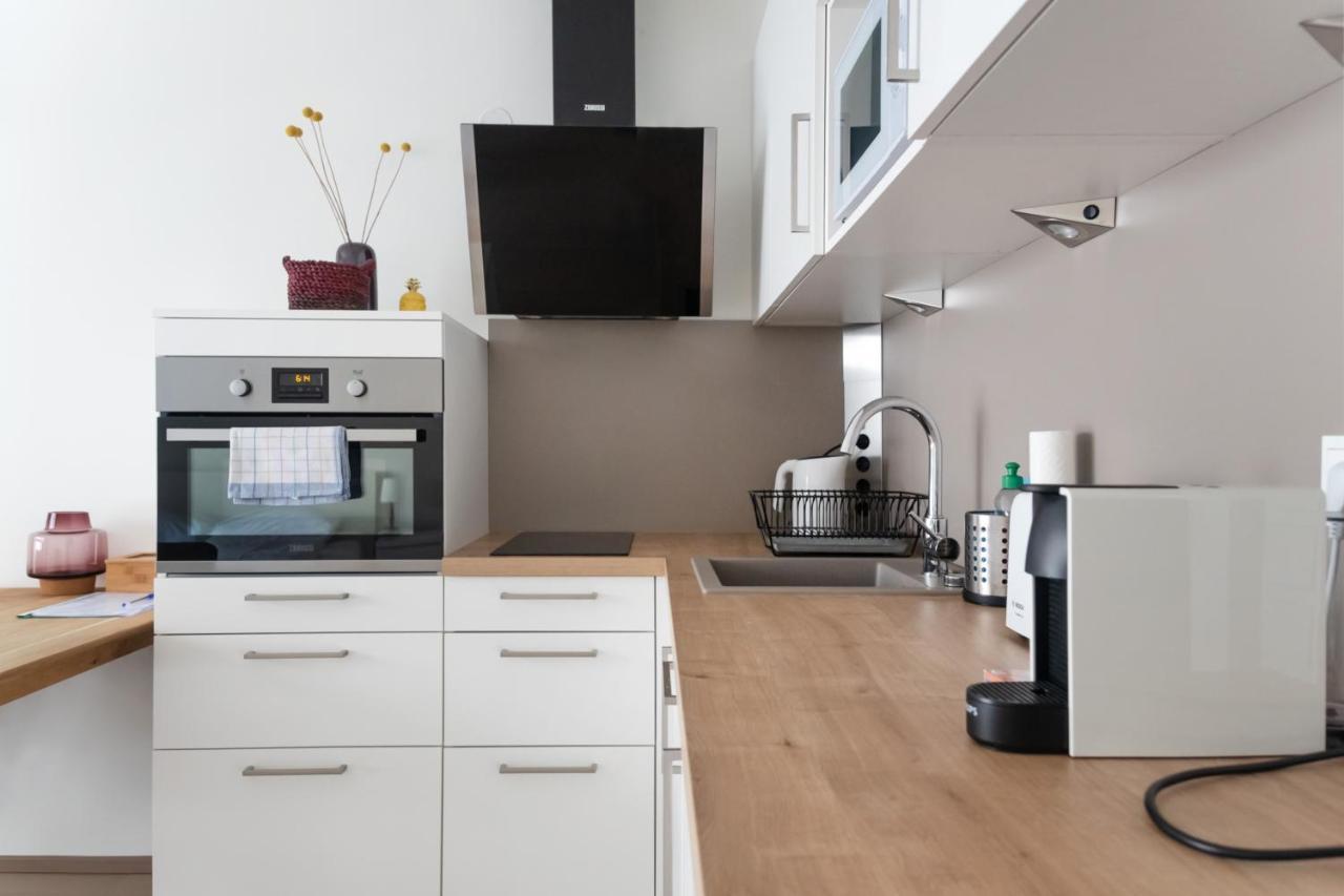 Quiet And Cozy Next To Mariahilfer Strasse And Naschmarkt With Ac, Minimum 30 Nights Apartment *