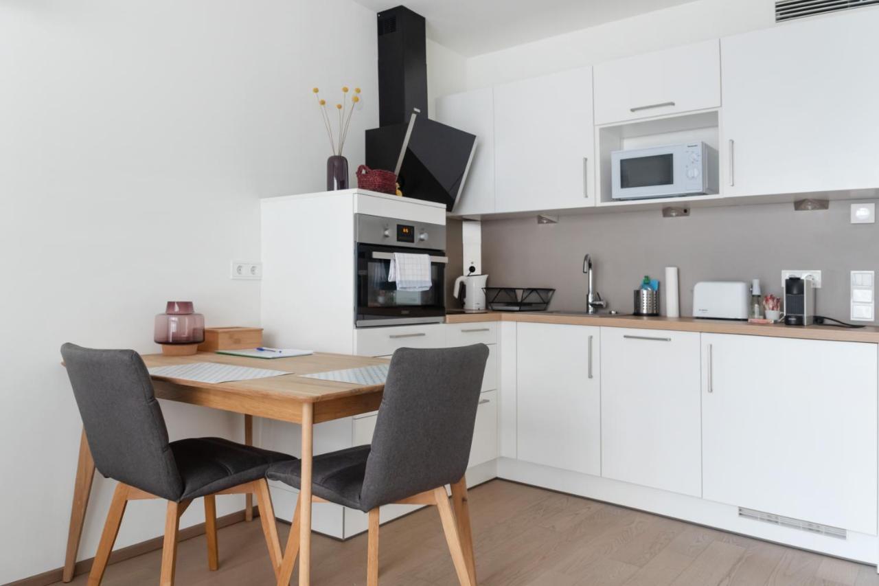 Quiet And Cozy Next To Mariahilfer Strasse And Naschmarkt With Ac, Minimum 30 Nights *
