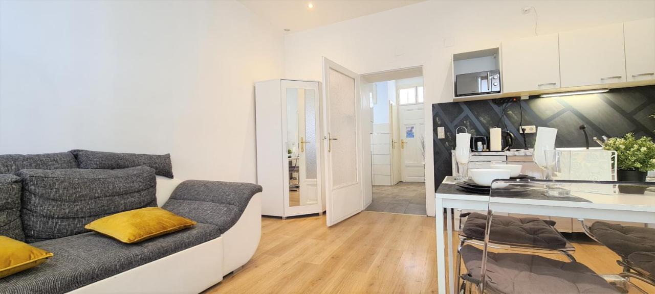 Wiener Buddha Style Flat With Inner Garden- Marzstrasse Apartment