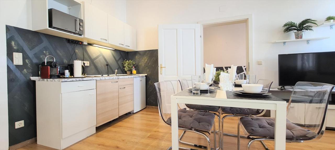 Wiener Buddha Style Flat With Inner Garden- Marzstrasse
