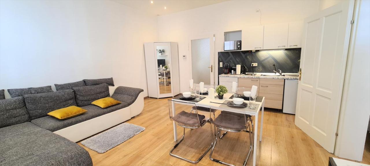 Wiener Buddha Style Flat With Inner Garden- Marzstrasse Apartment
