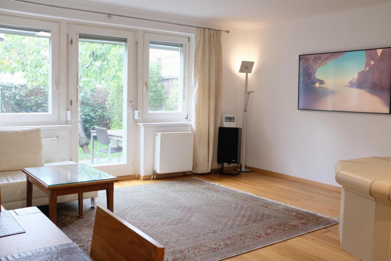 Privatunterkunft Town House Near Metro & Center *