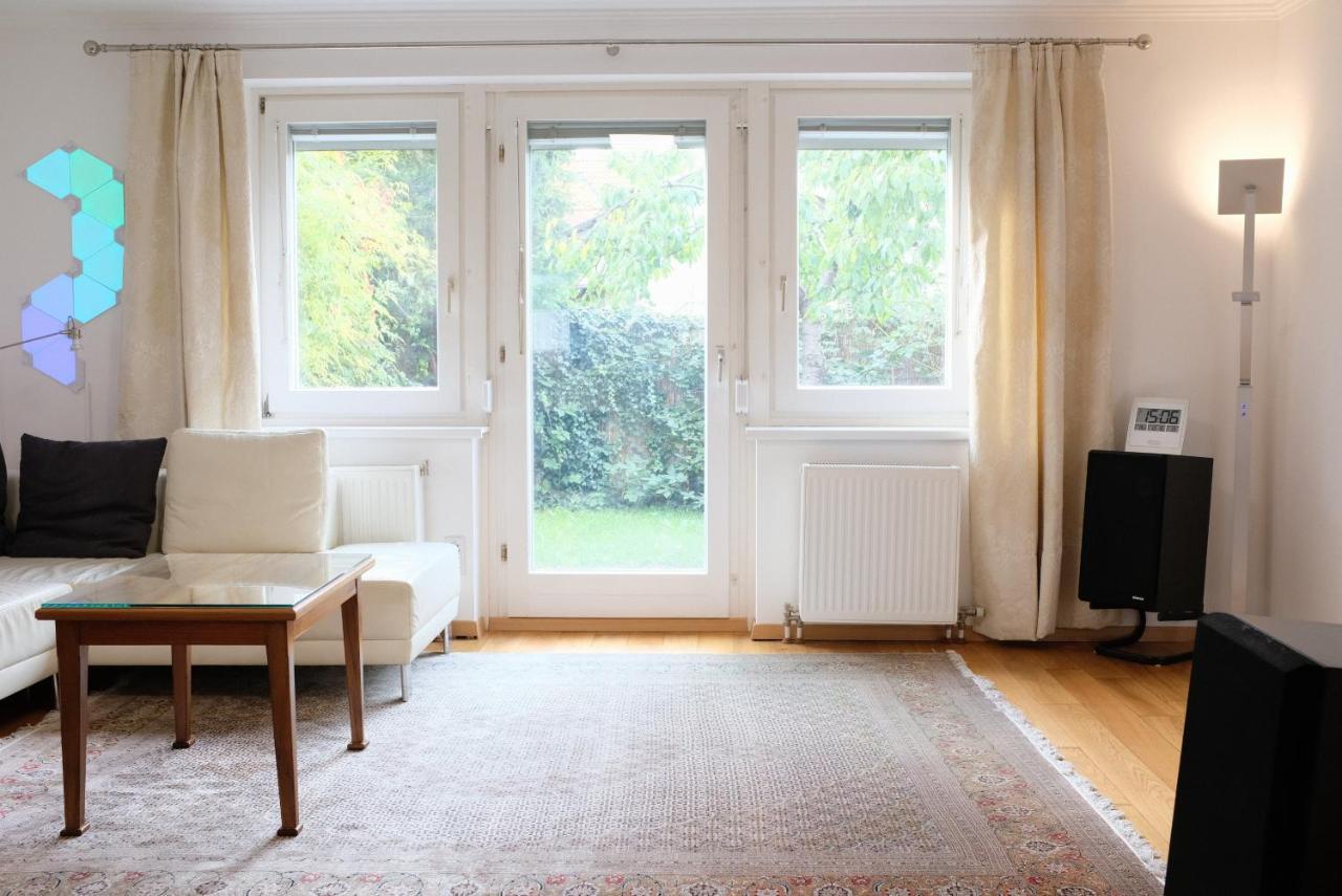 Privatunterkunft Town House Near Metro & Center
