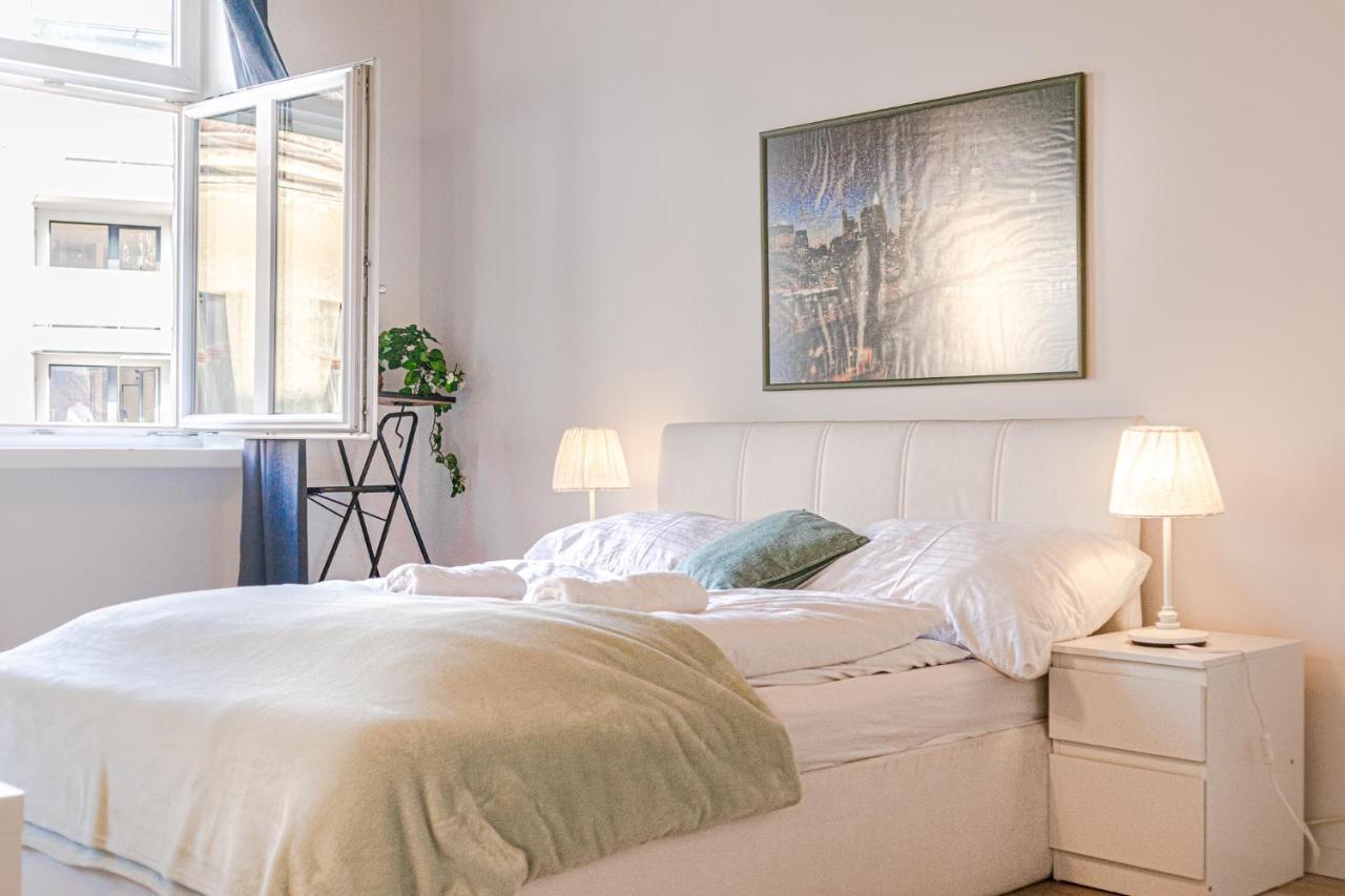 Perfectly Situated 2br Shared Apt- Ideal For Longstays
