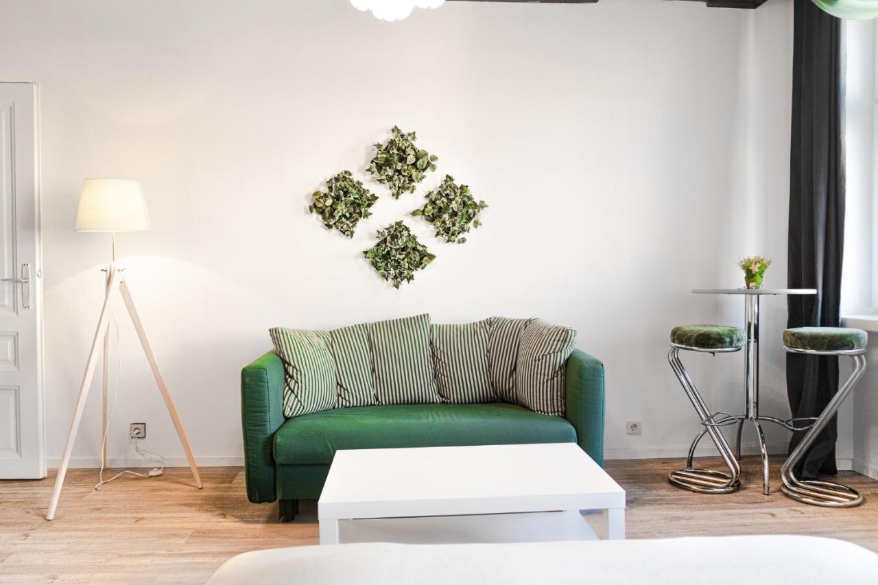 Perfectly Situated 2br Shared Apt- Ideal For Longstays *