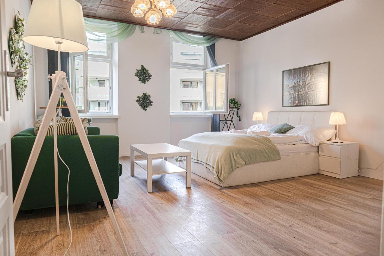 Apartment Perfectly Situated 2br Shared Apt- Ideal For Longstays