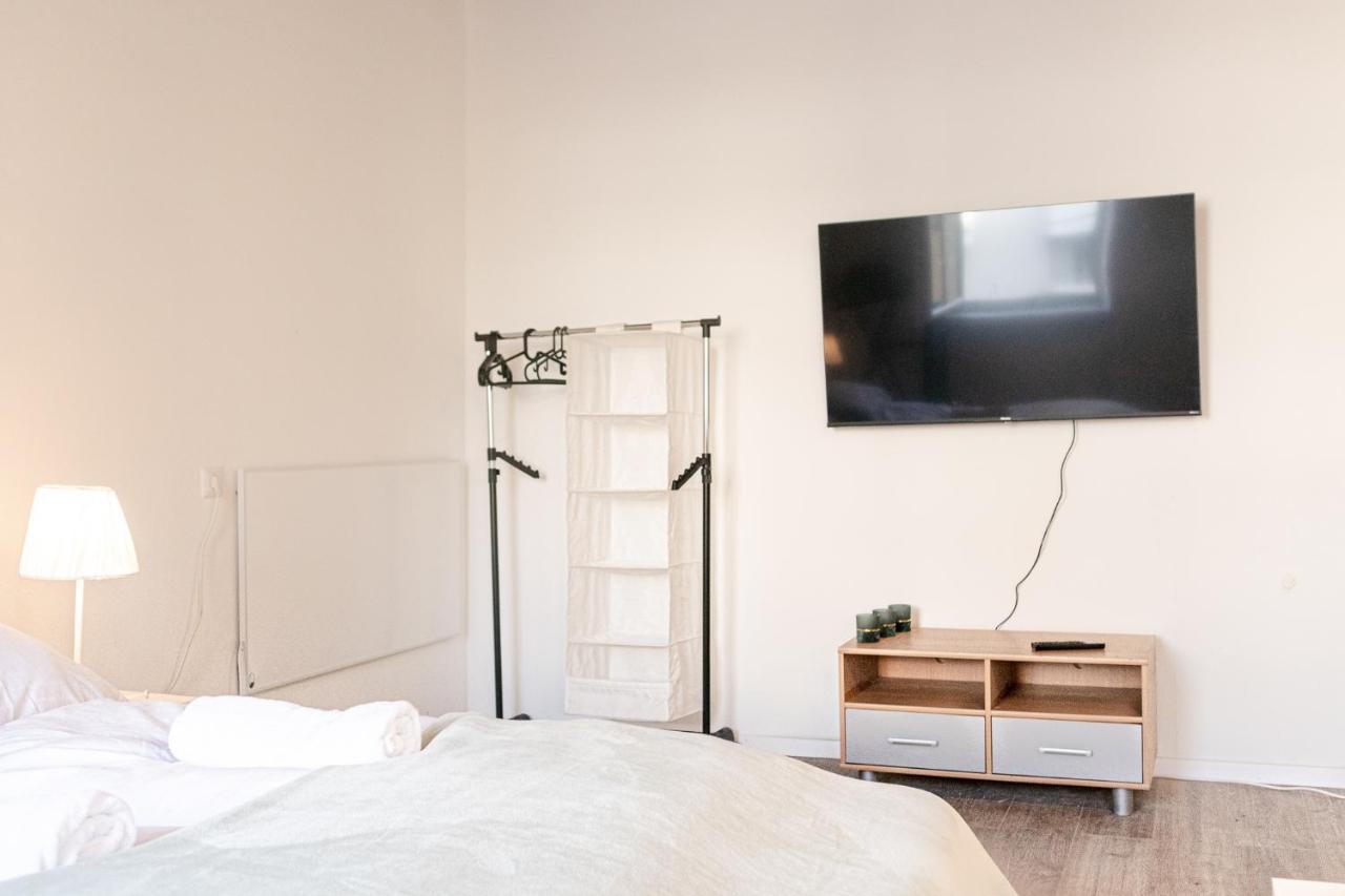 Perfectly Situated 2br Shared Apt- Ideal For Longstays Apartment *