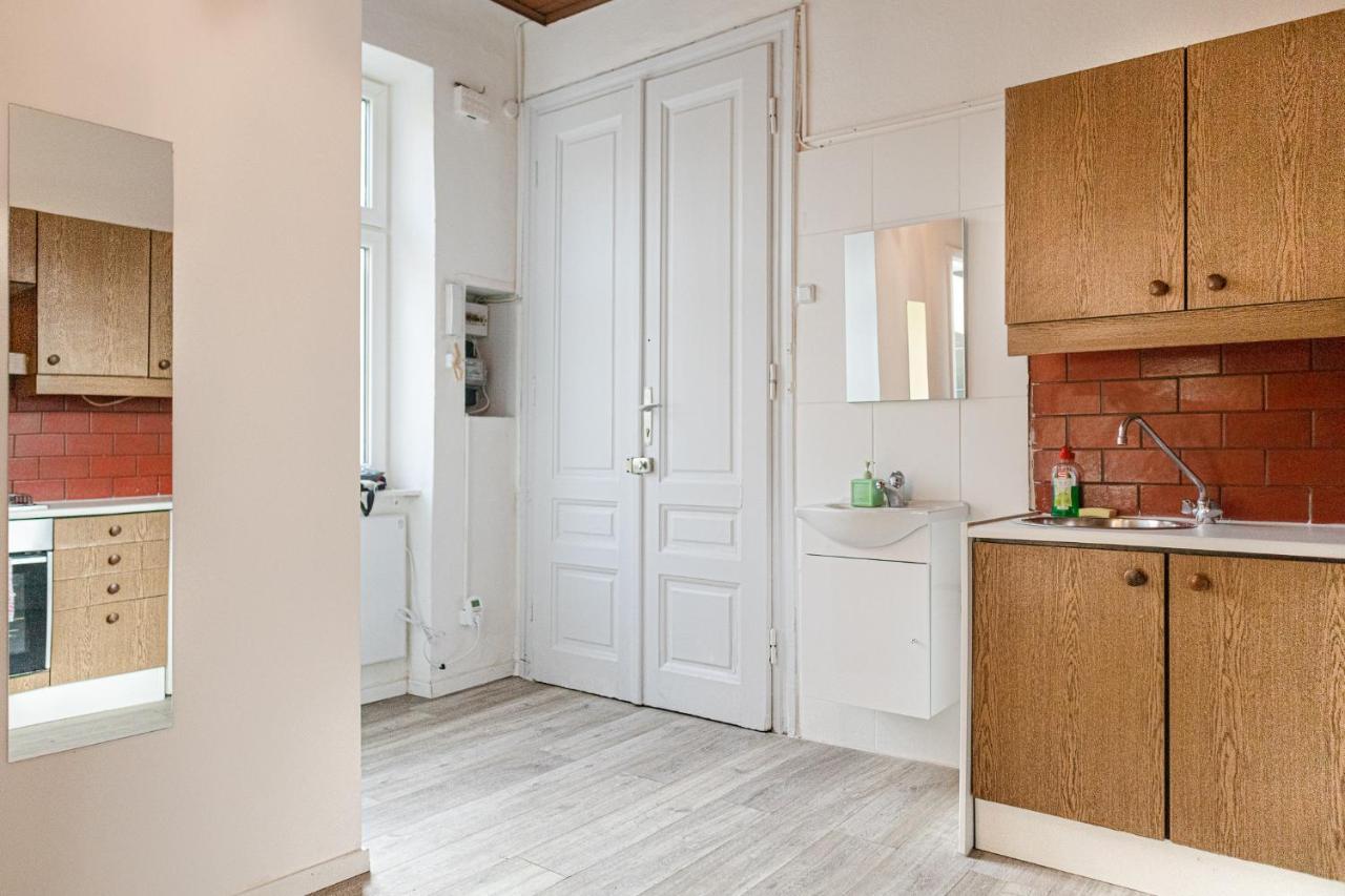 Apartment Perfectly Situated 2br Shared Apt- Ideal For Longstays *