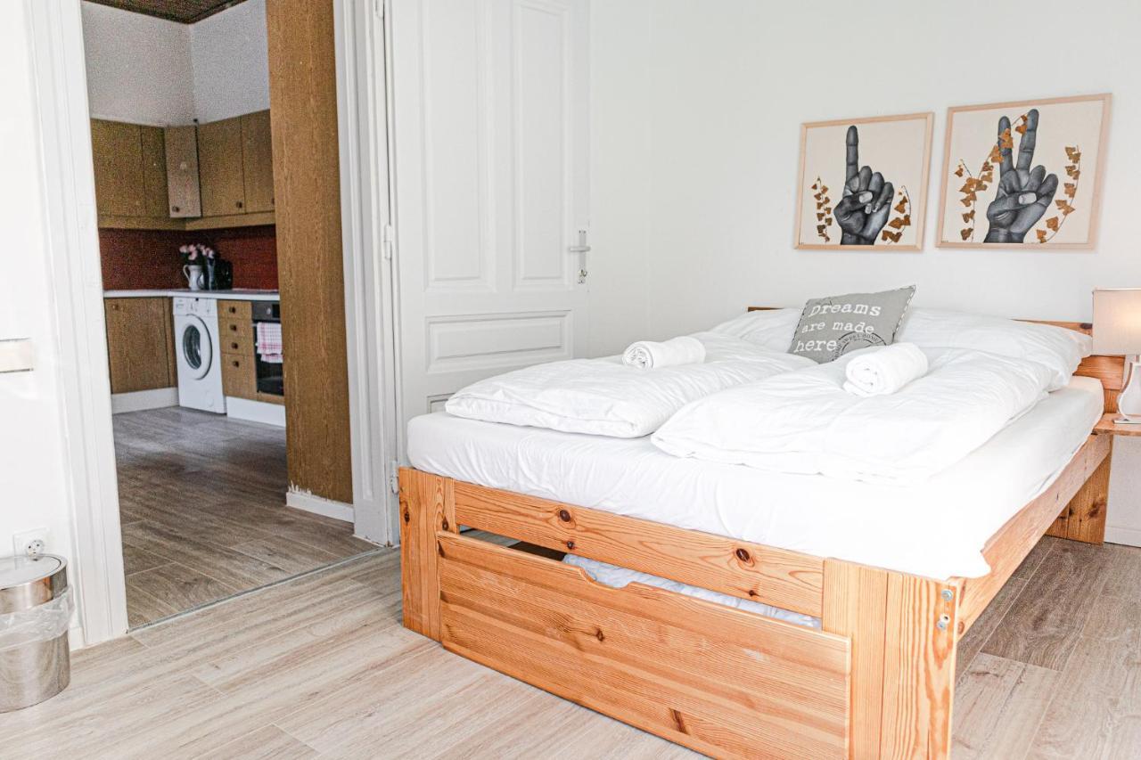 Apartment Perfectly Situated 2br Shared Apt- Ideal For Longstays *