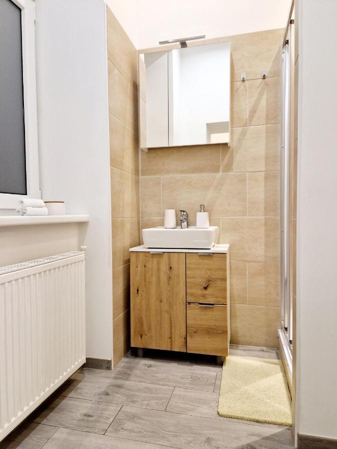 Apartment Adonis