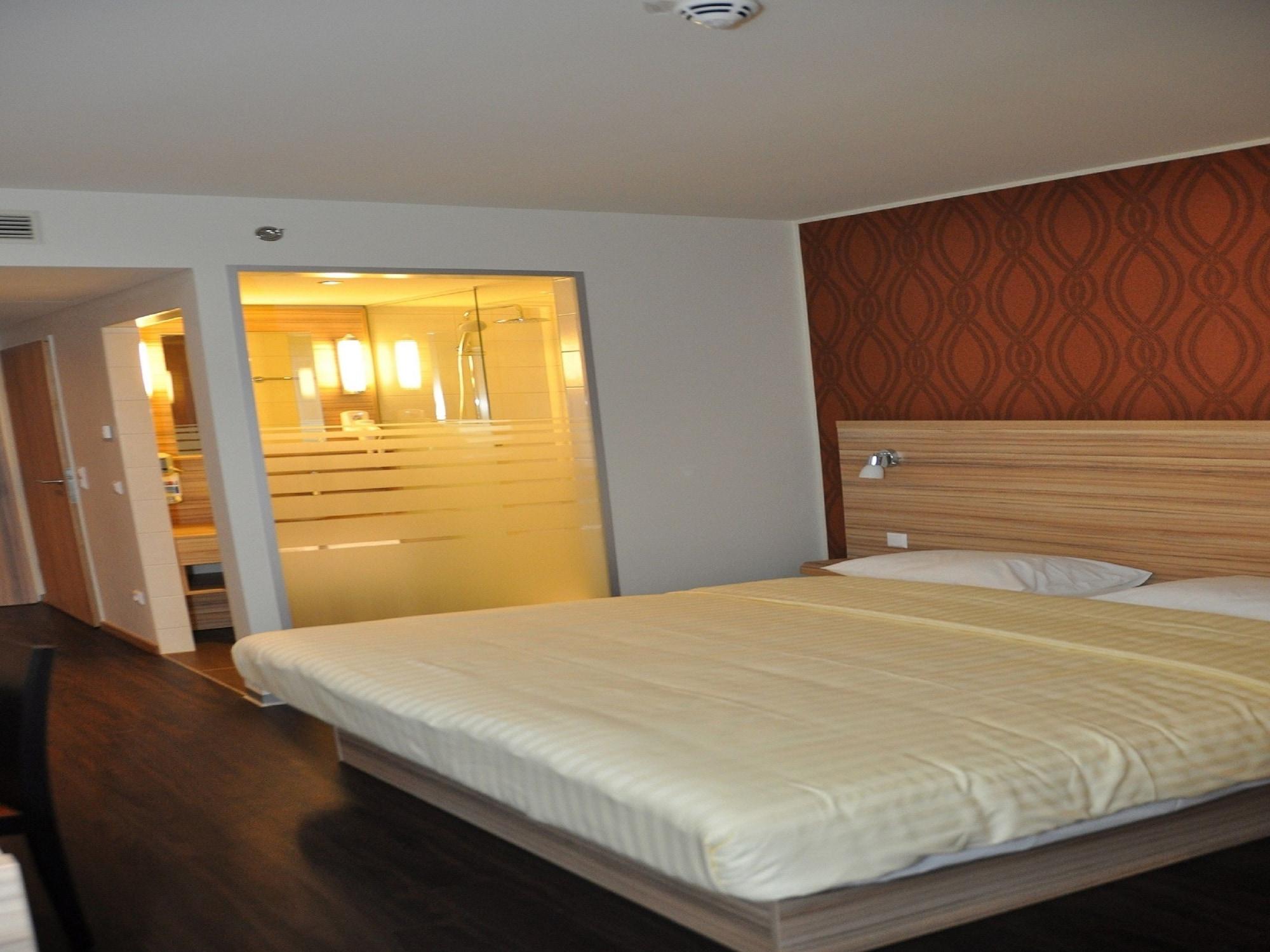 Hotel Leonardo Hauptbahnhof 4*