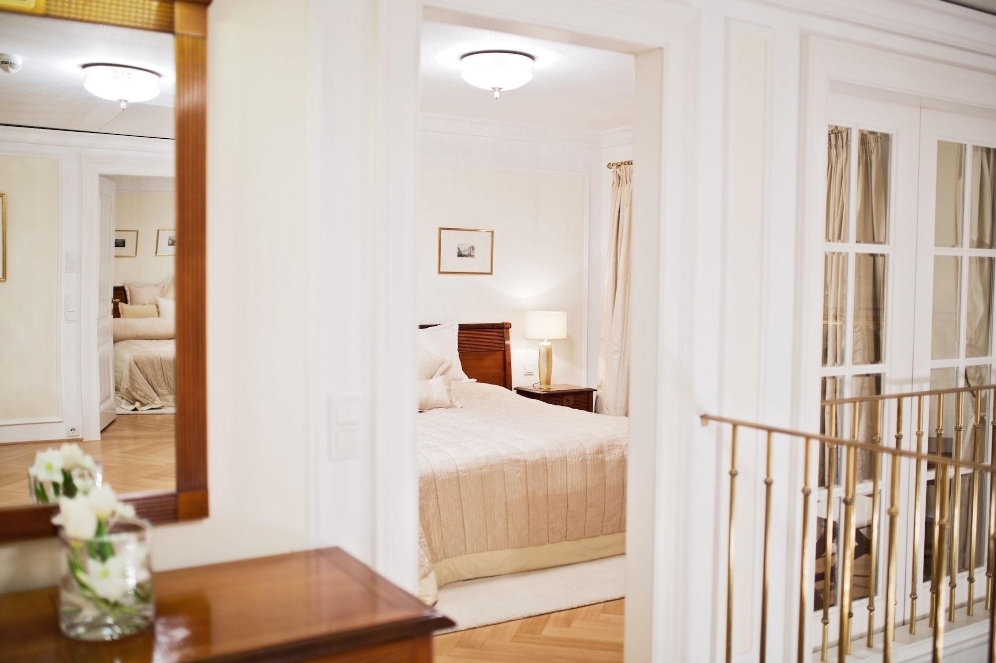 Palais Coburg 5*