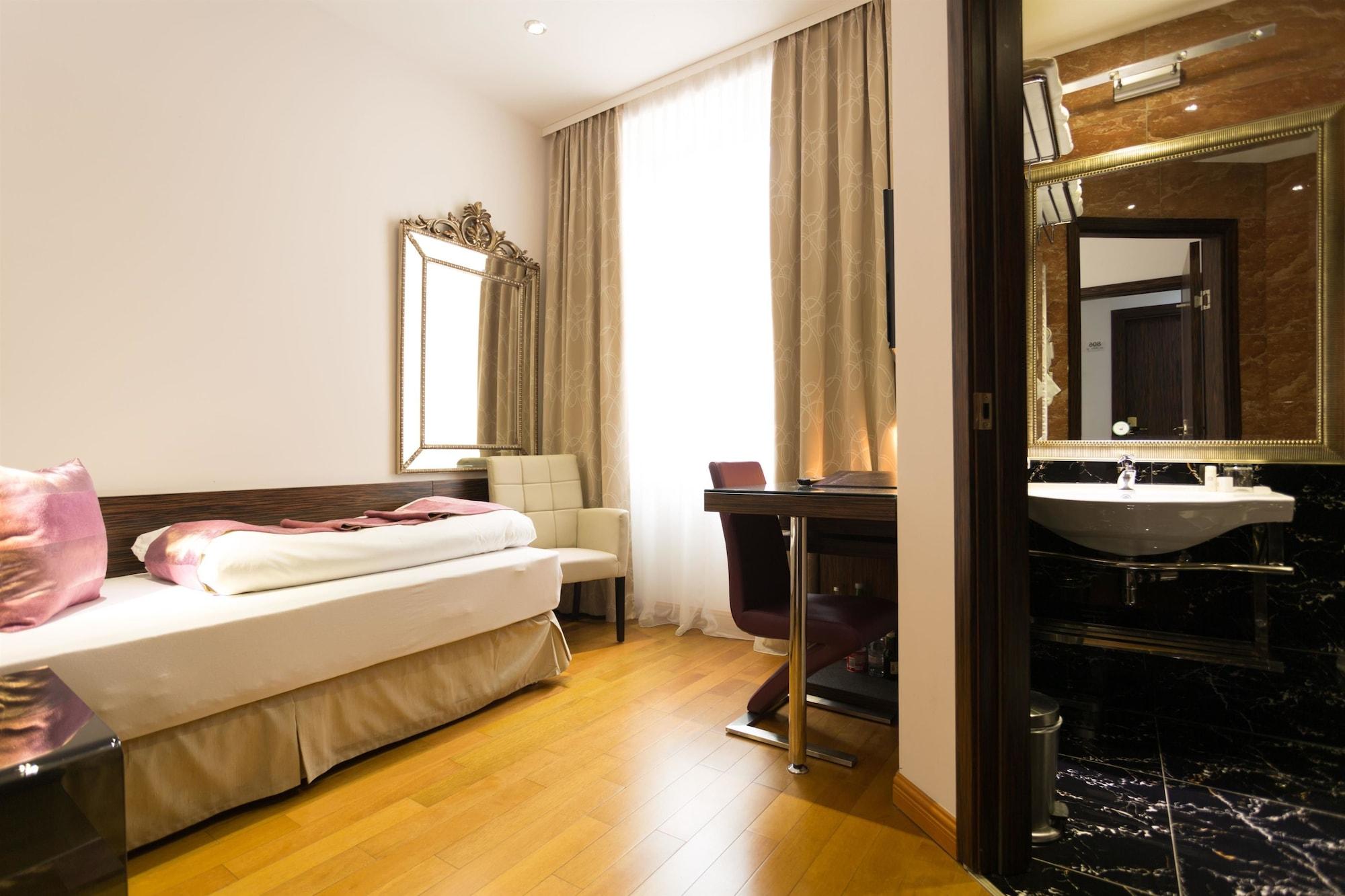 Western Arcadia Hotel