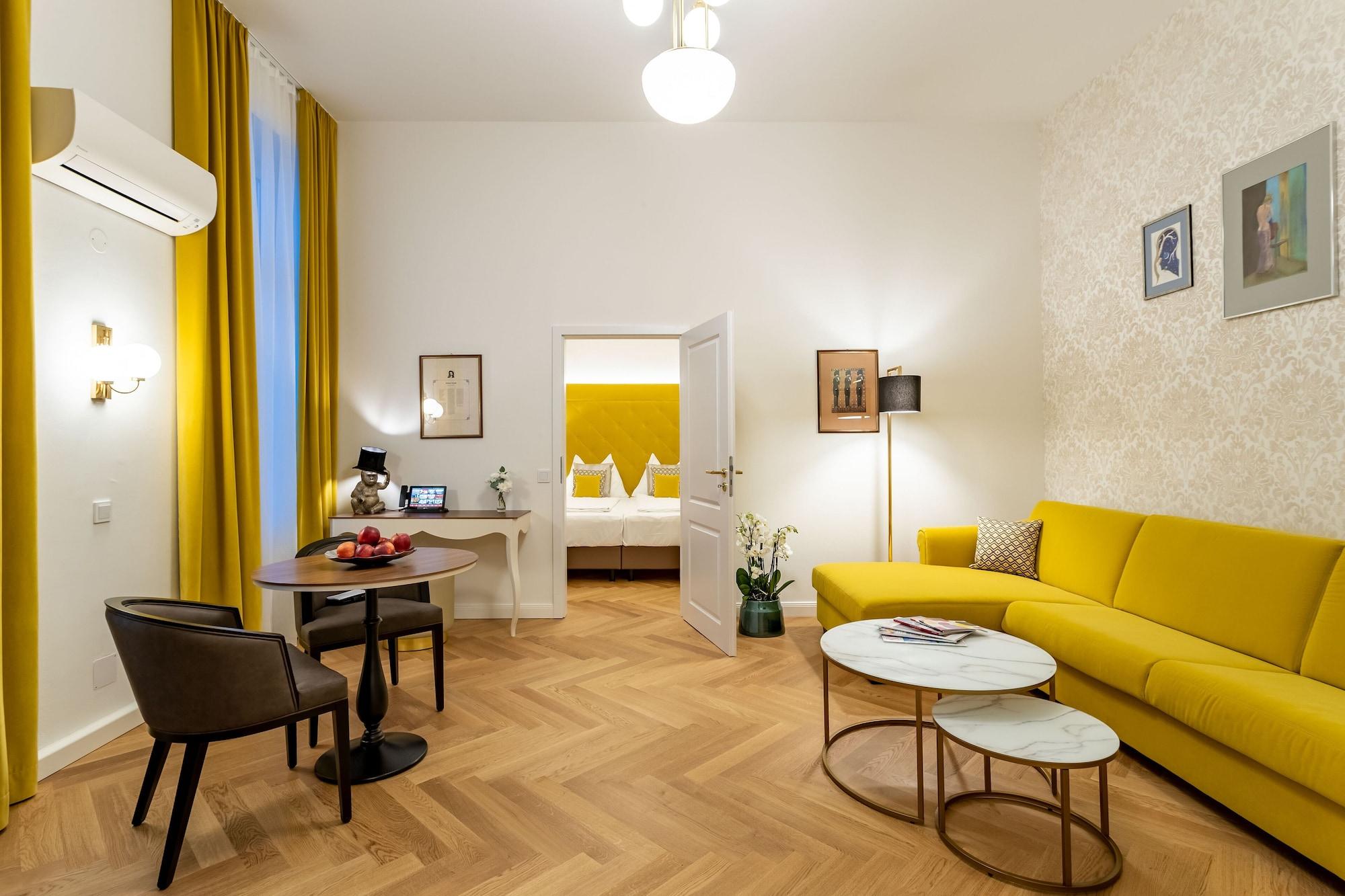 Theaterhotel & 4*