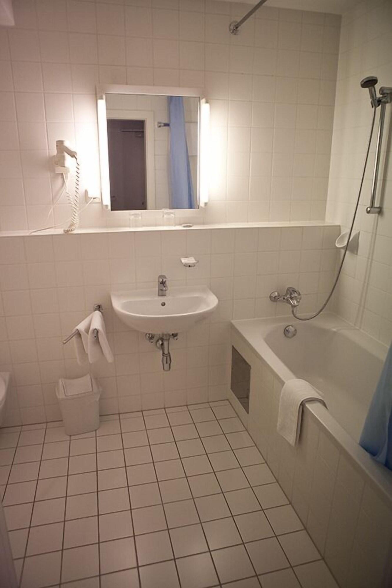 Caroline Hotel 3*