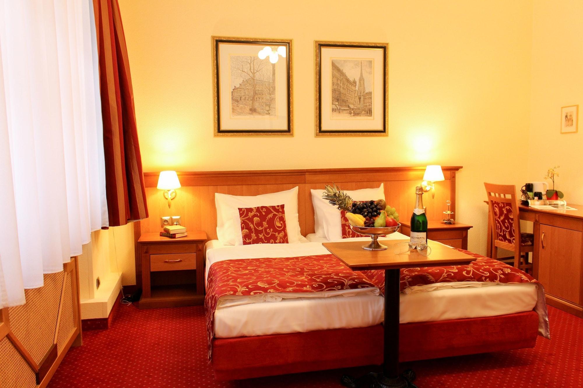 Hotel City 4*