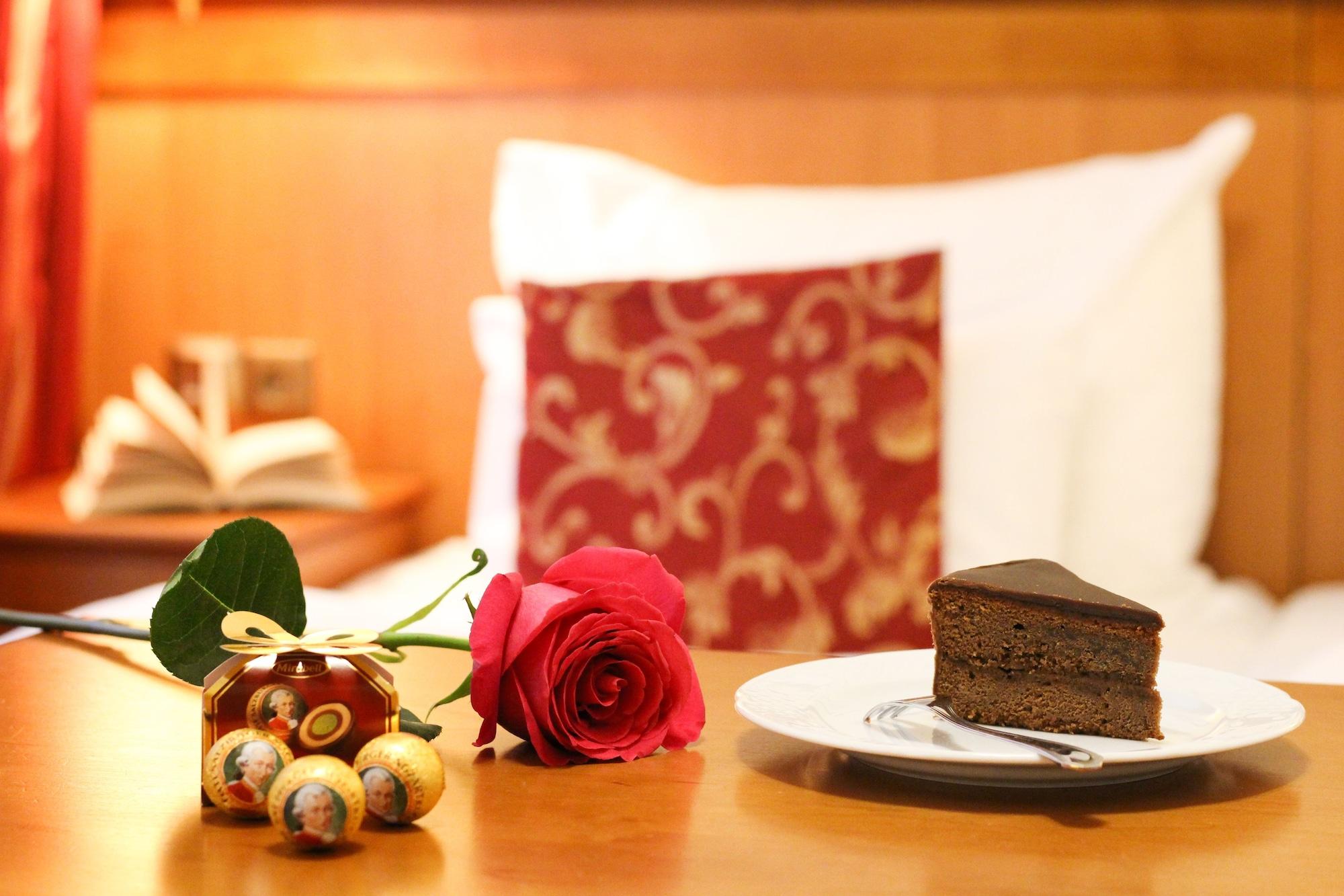 City Hotel 4*