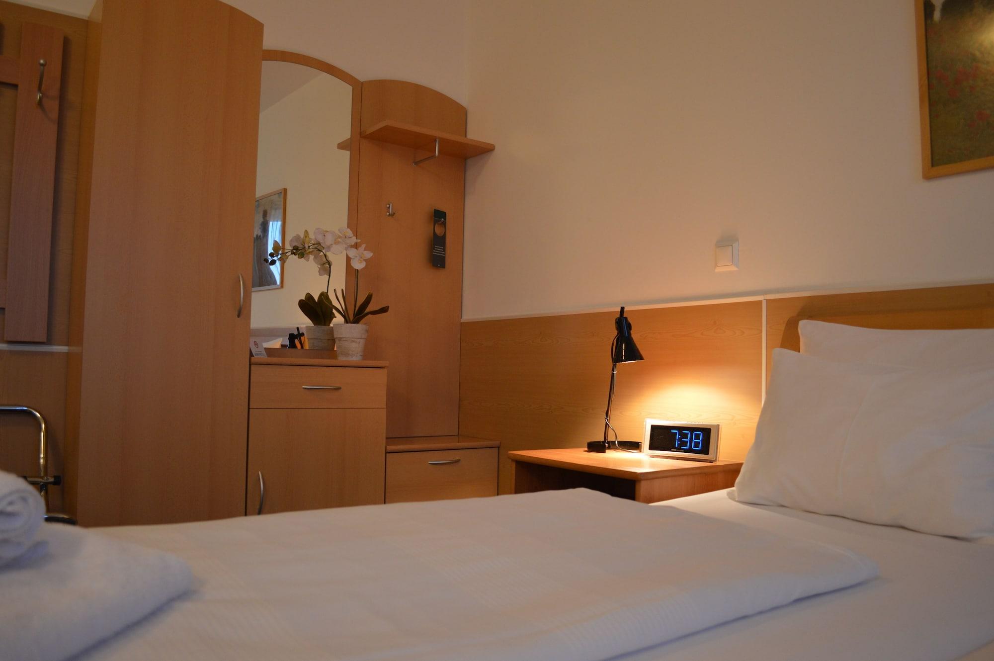 Donaustadt Kagran - At Metro U1 Hotel Vienna