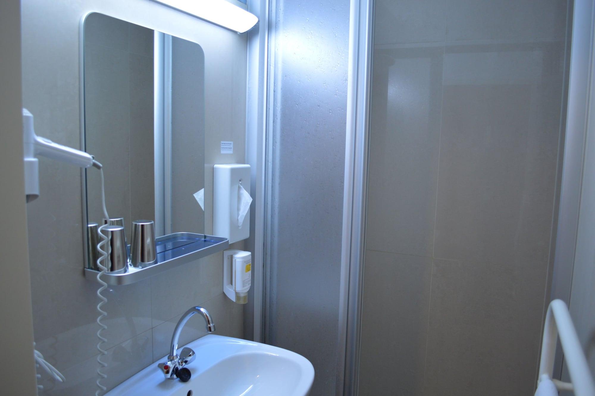Hotel Donaustadt Kagran - At Metro U1