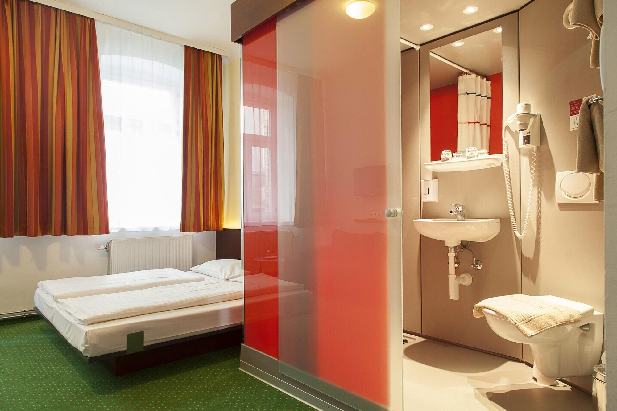 Stadthalle Bed & Breakfast Vienna