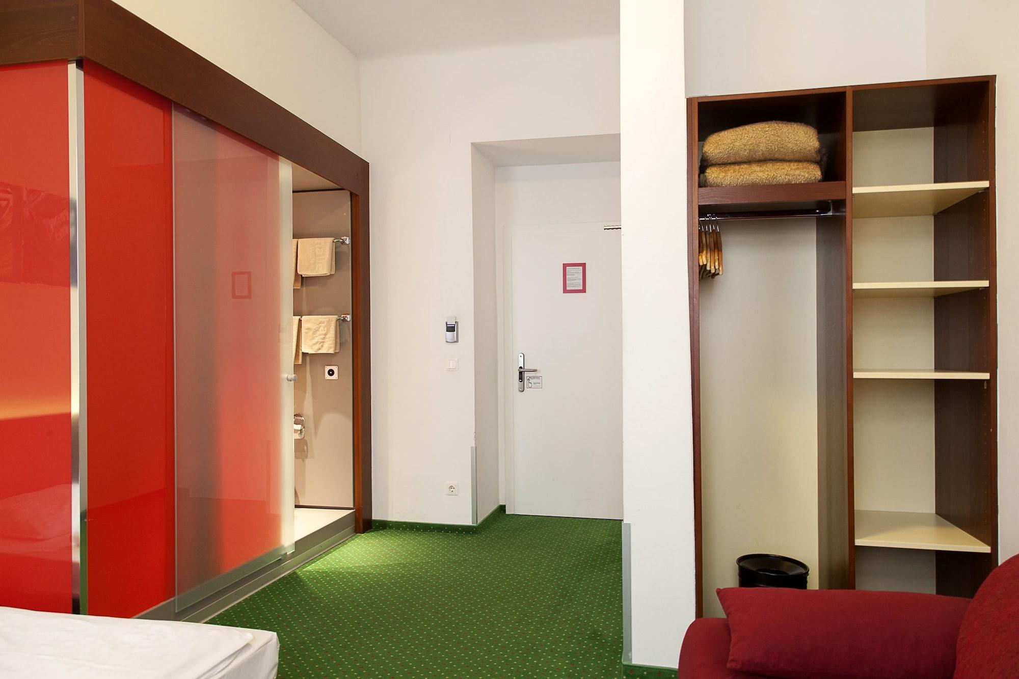 Bed & Breakfast Stadthalle 2*