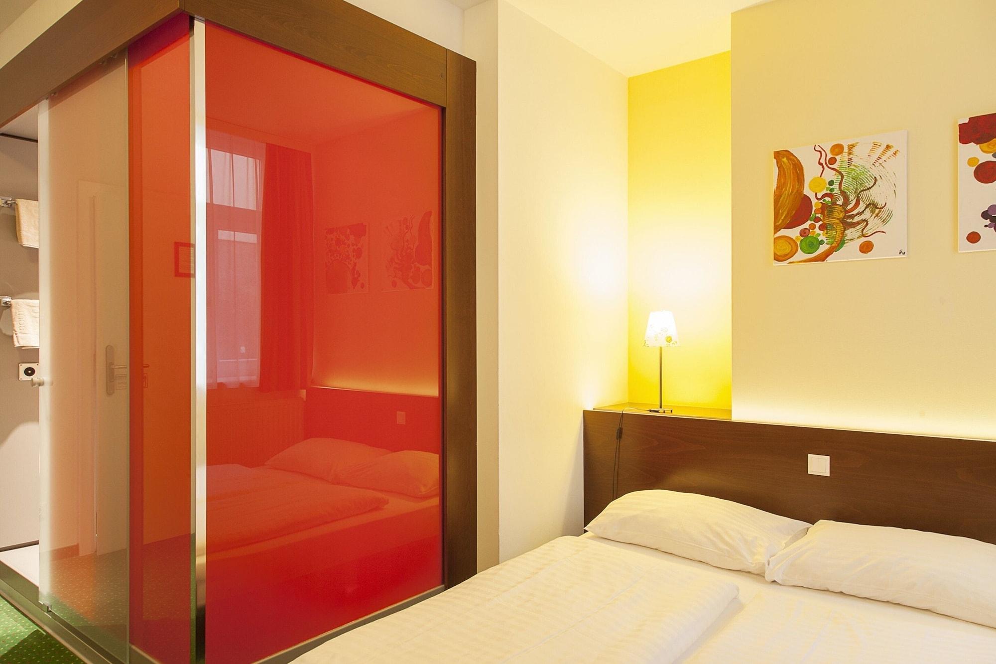 Stadthalle Bed & Breakfast 2*