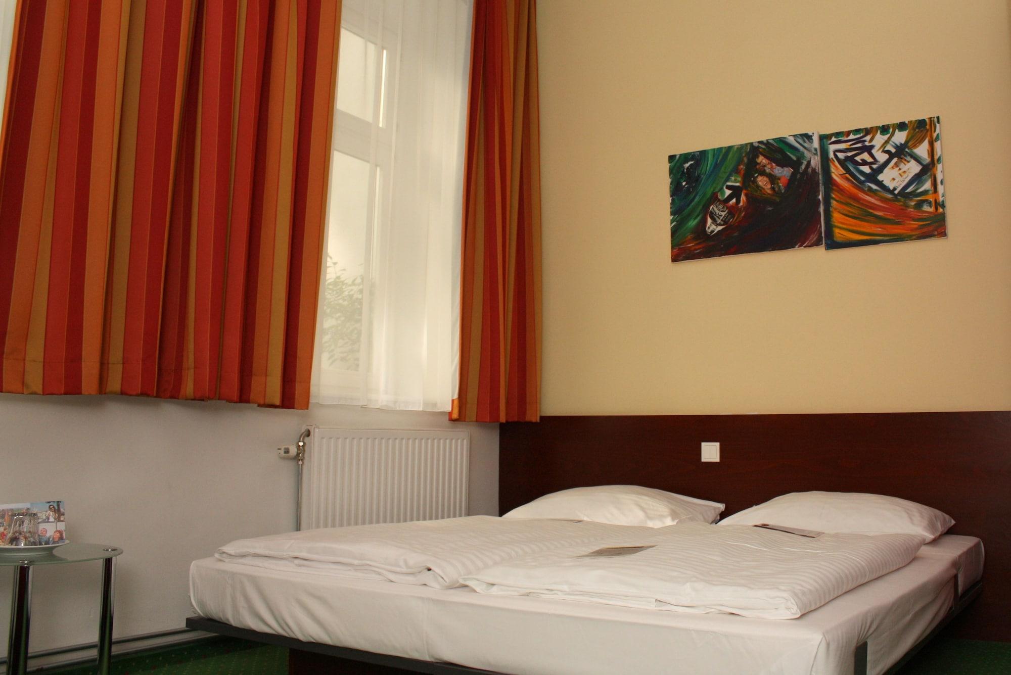 Stadthalle Bed & Breakfast 2*