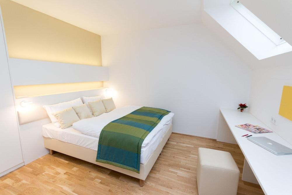 Smart Living - Hauptbahnhof - Self Check-in Viena