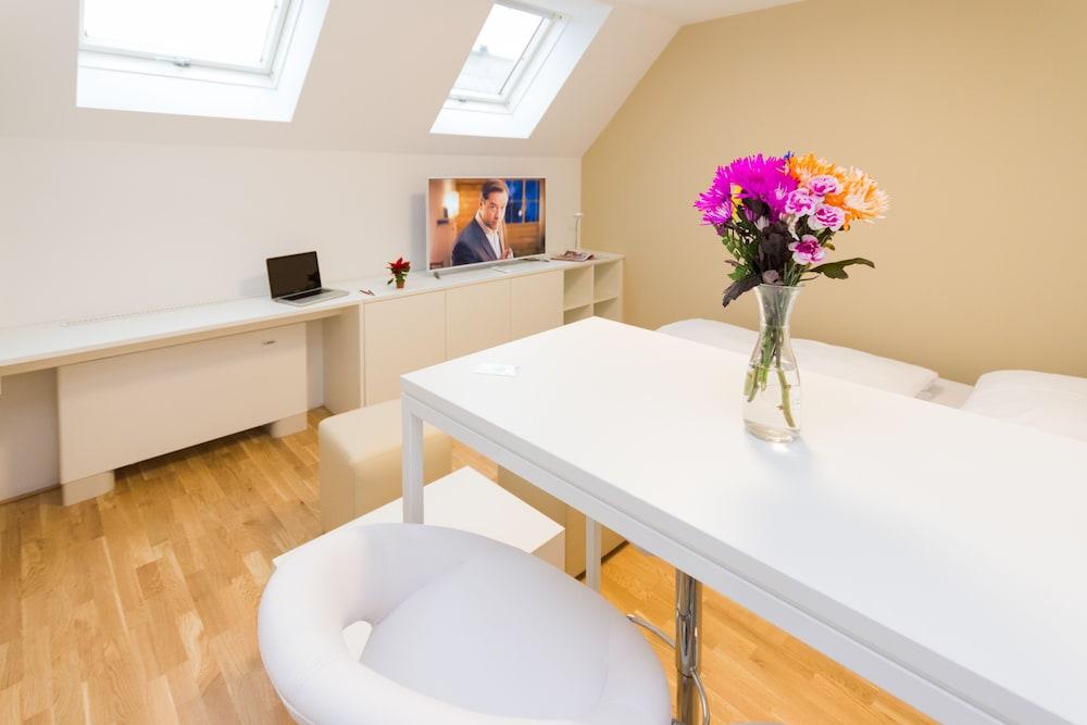 Smart Living - Hauptbahnhof - Self Check-in 4* Viena