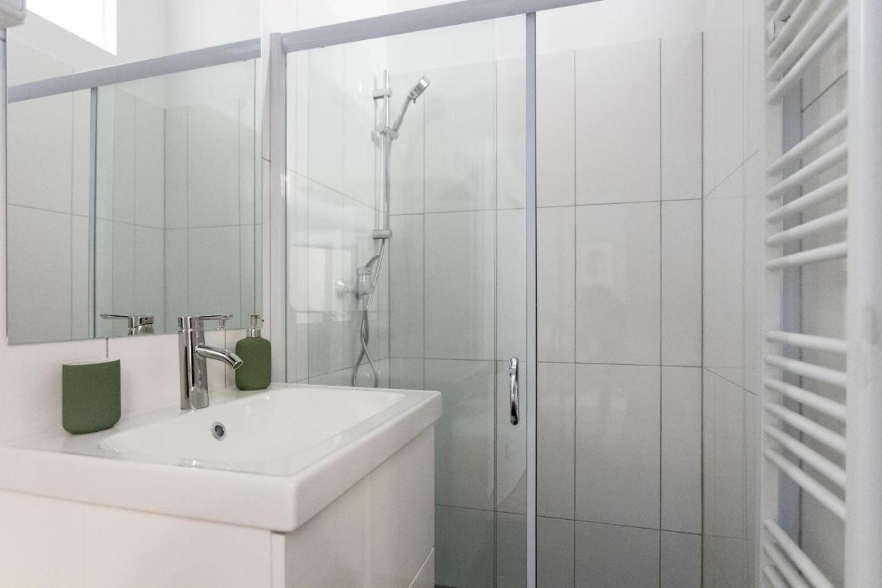 With Balcony - Trendy Neighborhood Apartment Vienna