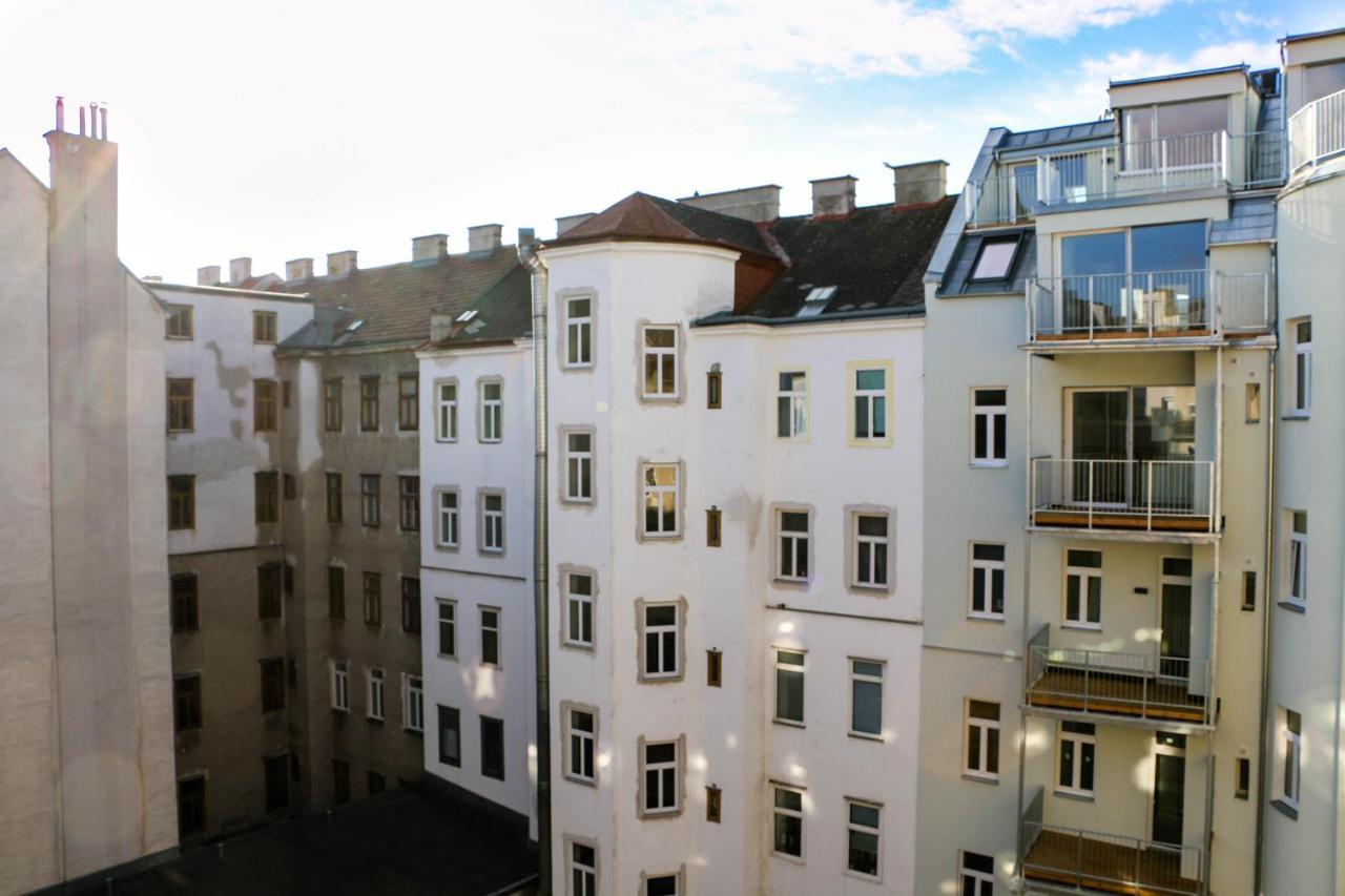 Charming Apartment: Only 10 Minutes To The Center Apartment