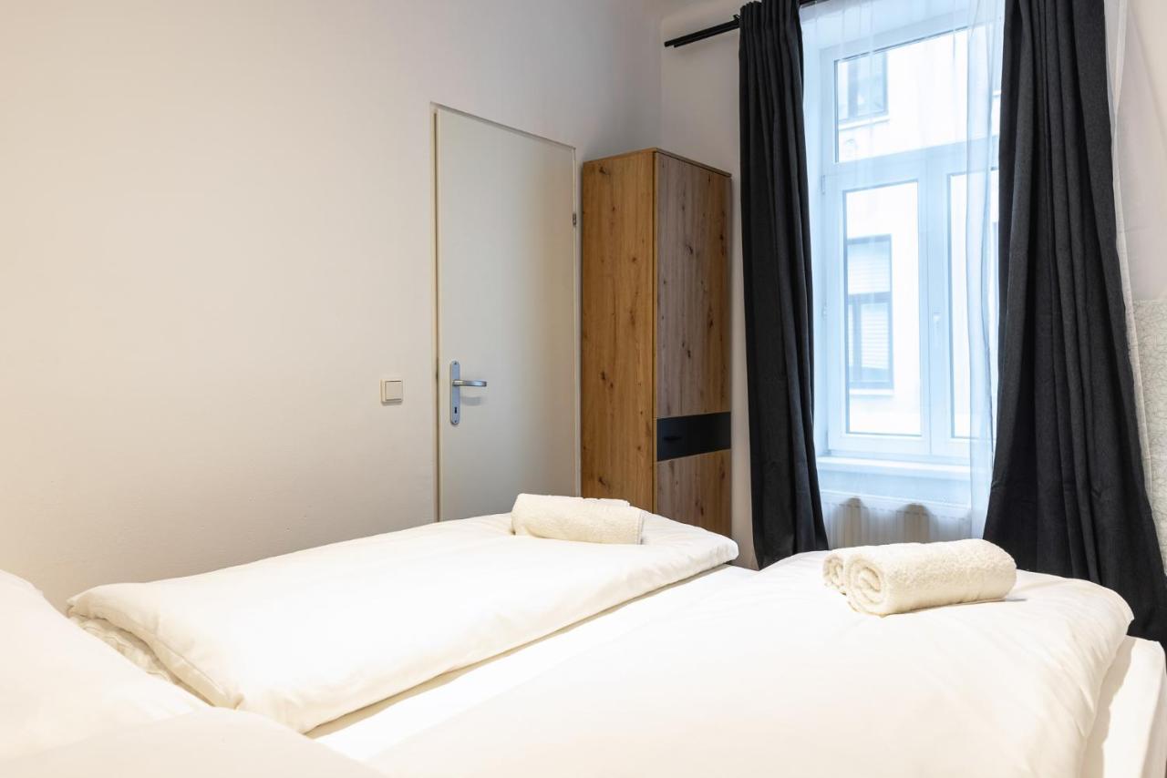 Modern And Lovely Next To Subway Station Apartment Vienna