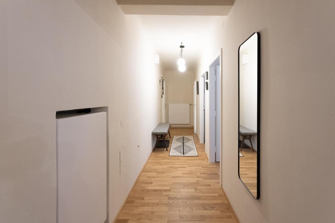 Apartment Chic 1-bed By Canal Walk To Historic Centre *