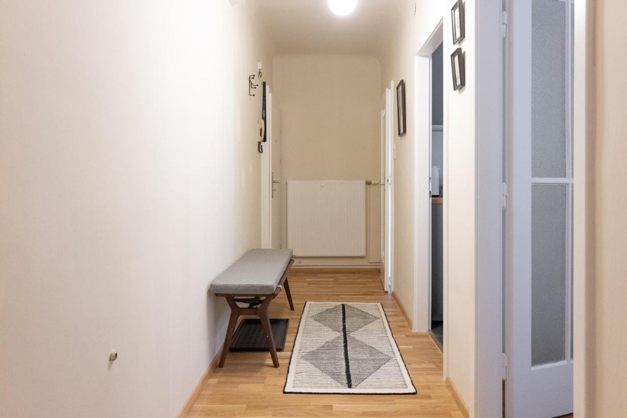 Apartment Chic 1-bed By Canal Walk To Historic Centre *