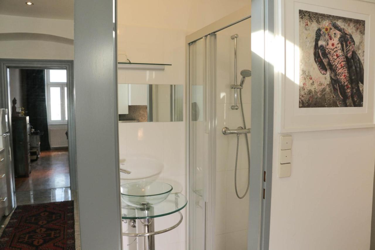 Apartment Charming Apartment: Only 10 Minutes To The Center Wien