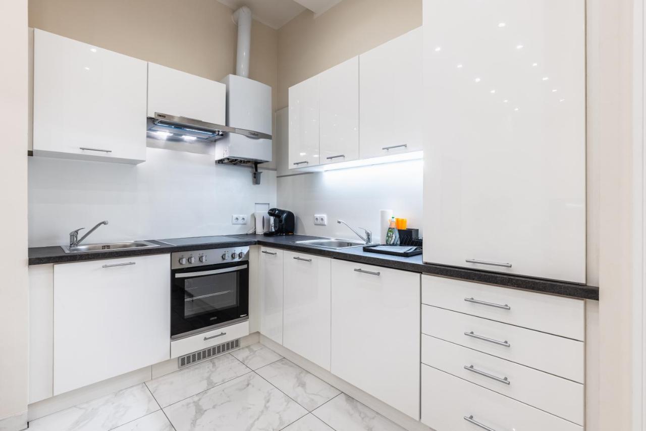 Spacious 2 Bedroom Nearby Center *