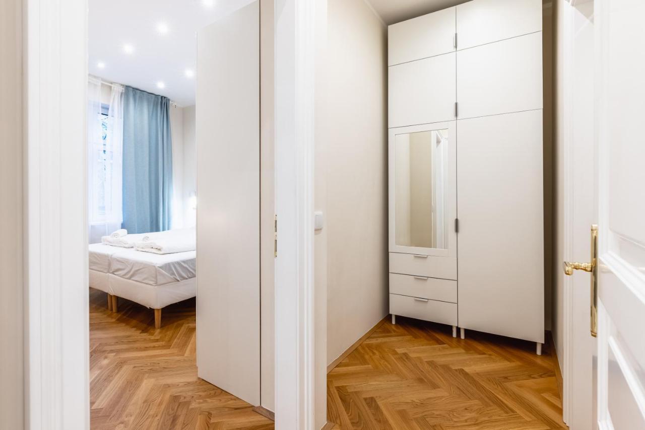 Spacious 2 Bedroom Nearby Center Apartment